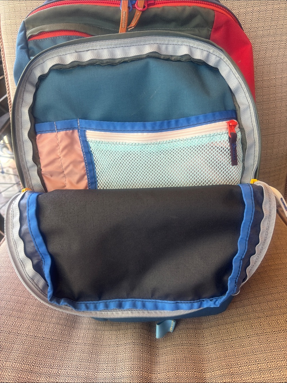 cotopaxi Multicolor Cusco 26 Backpack — Black Front, Blue Base, Red Accent - Picture 7 of 12